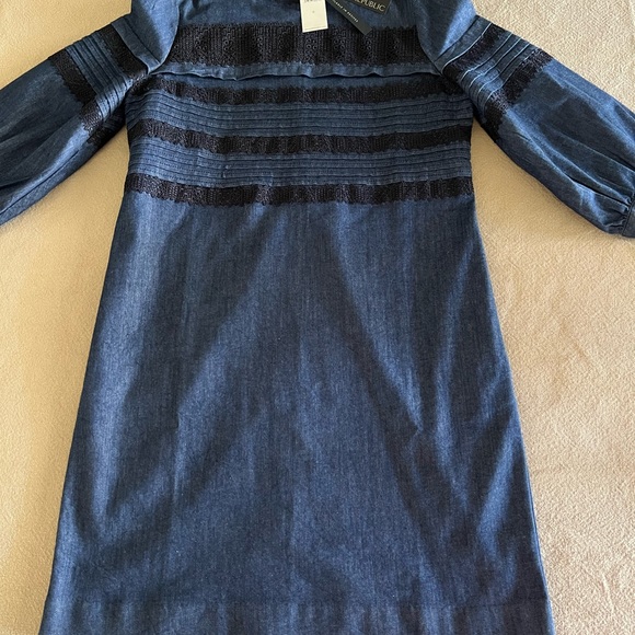 NWT Banana Republic Premium denim and black lace shift dress. Size 6. - Picture 4 of 8